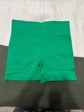 Colsie green ribbed bike shorts